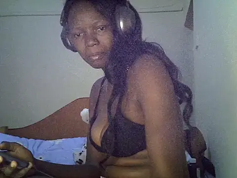 GoldenEbony1 webcam