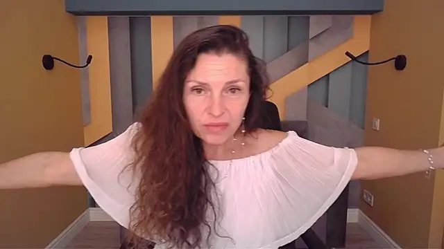 EllaLong webcam
