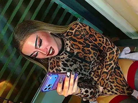 HOLLYWOOD_QUEEN_88 webcam