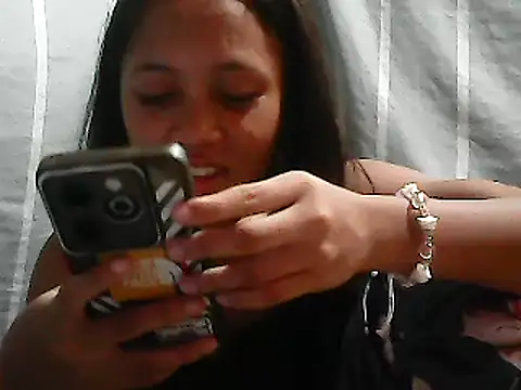 Yours_AsianPinayGirl18 webcam