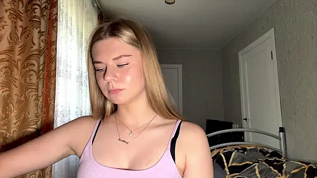 HoneysPiee webcam