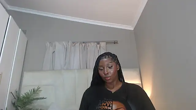naughtyblackdolie webcam