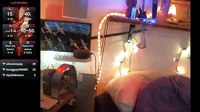 Pussyeat2please webcam