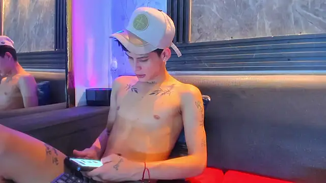 Brianhot0F webcam