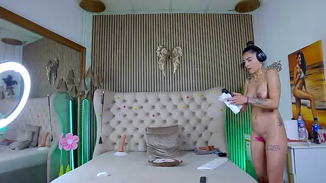 PlayfulShow webcam