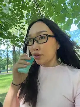 trytomakememoam webcam