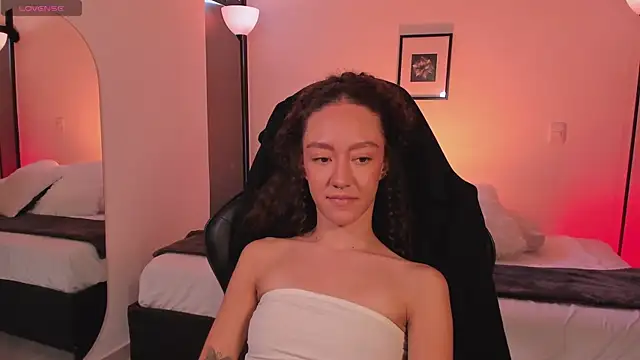 ChloeMoreti live cam on StripChat