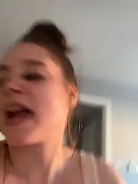 Poppylooloo webcam
