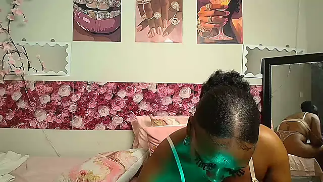 EnchantingLisa webcam