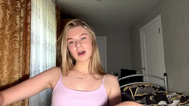 HoneysPiee webcam