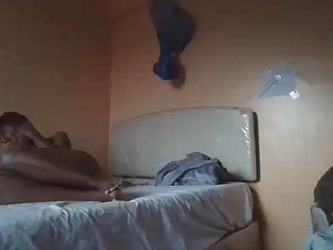 pinky-lips webcam