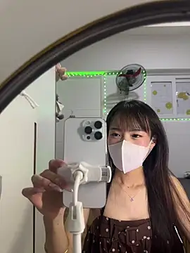Lov3lily webcam