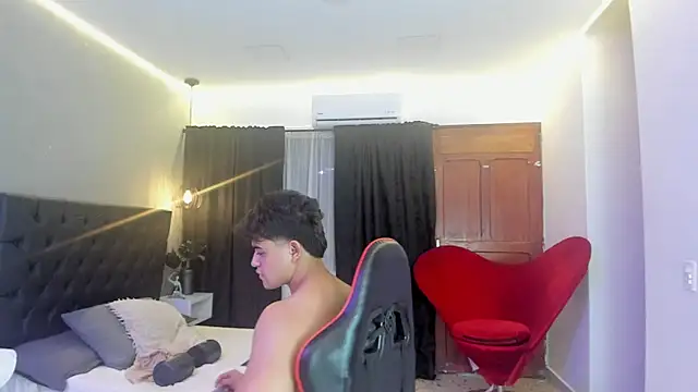 charlie___musk (M twink) - Let´s cum together!