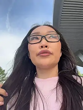 trytomakememoam (F young) - flash my bra