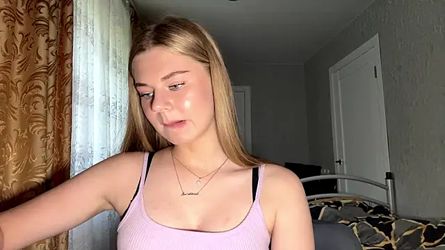HoneysPiee webcam