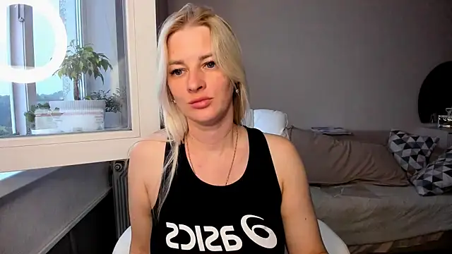THE_GOLDEN_WOMAN webcam