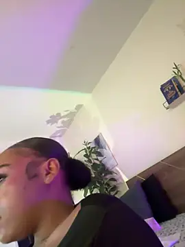 YariRose webcam