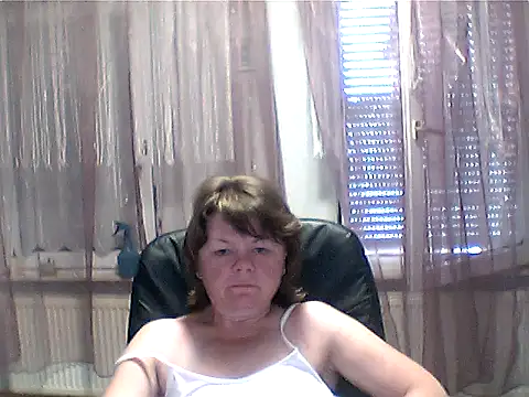 MoonLady40 webcam
