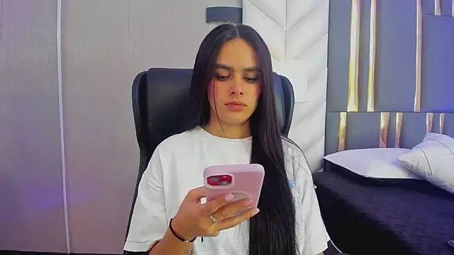 ChloeHarper_ webcam