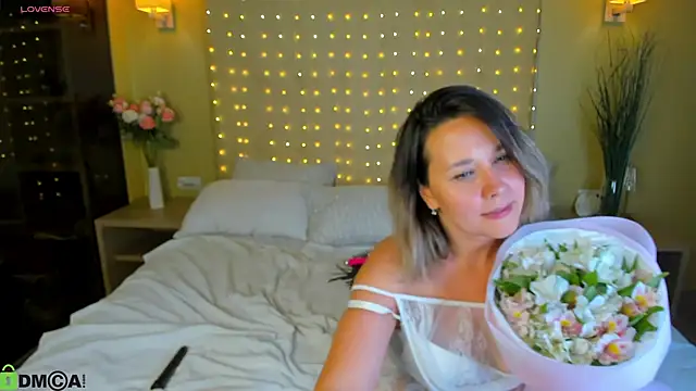 Nikki_Mi1k webcam
