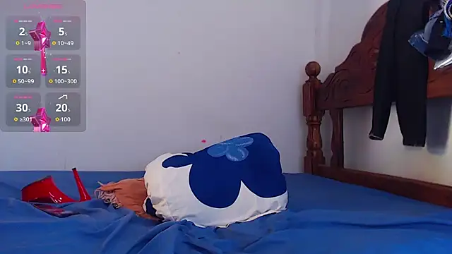 blondebitchlitle webcam