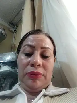 LaraCaliente webcam