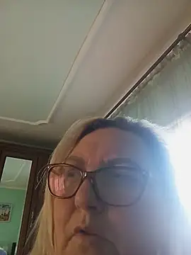 AureliaSky598 webcam