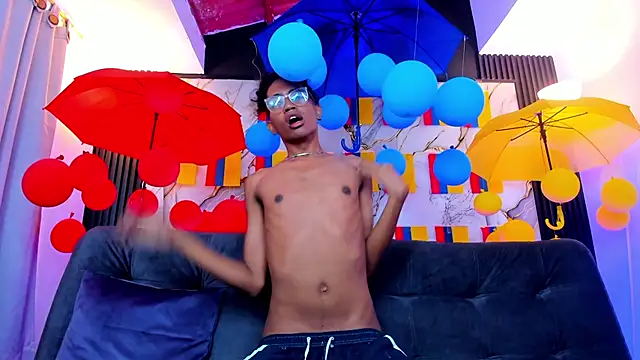 triiangel_latinboy webcam