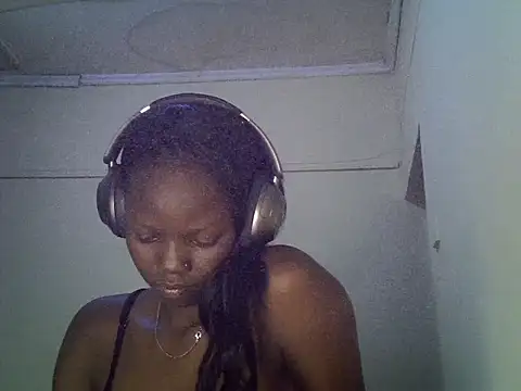 GoldenEbony1 webcam