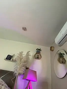 YariRose webcam