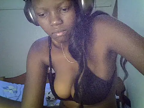 GoldenEbony1 webcam