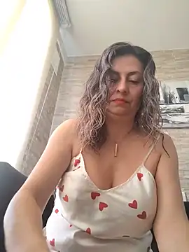 Latiinvenushot live cam on StripChat