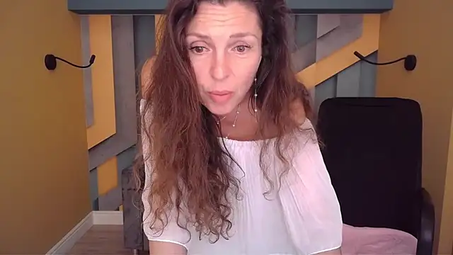 EllaLong webcam