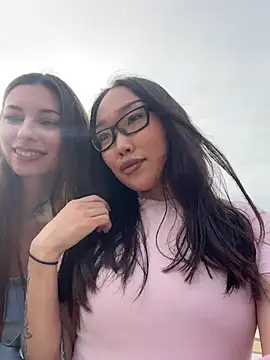 trytomakememoam (F young) - flash my bra