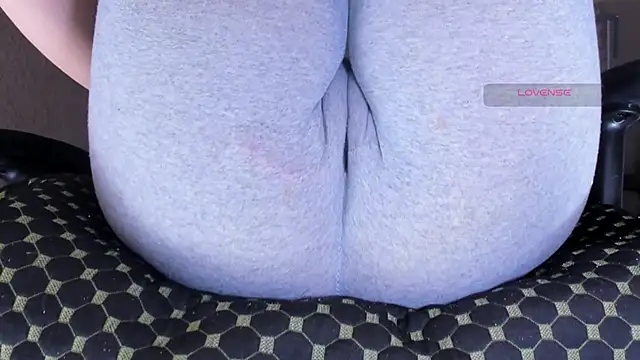 Cameltoe_squirt_inPants webcam