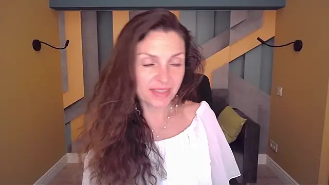 EllaLong webcam