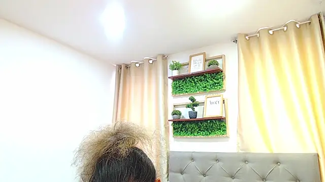 sasi_luna live cam on StripChat
