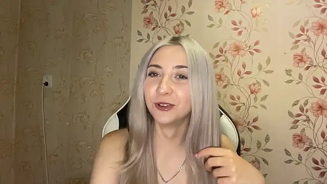 WhitePowerGirl webcam