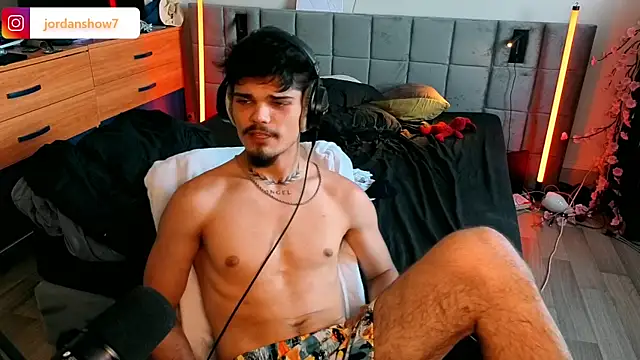 JordanShow webcam