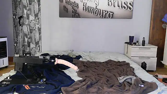 DildoPlayer33 webcam