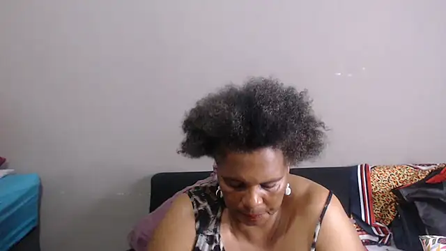 GrandBustyMelon webcam