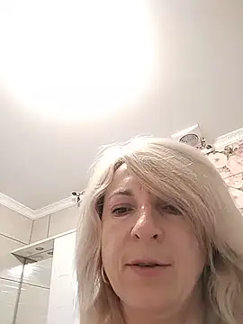 AhlyssaLove1155 webcam