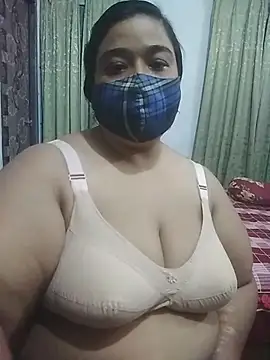 momo_loves webcam