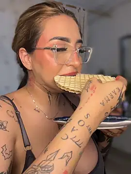 CarolQueen1_ webcam