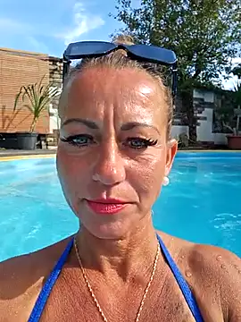 housewifebella webcam