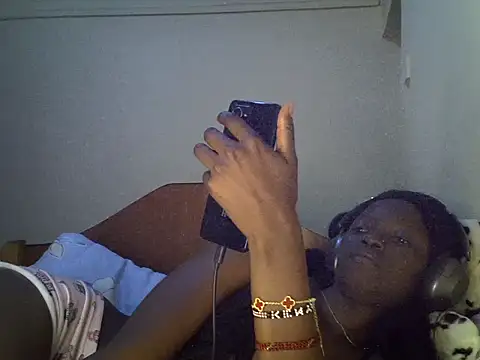 GoldenEbony1 webcam