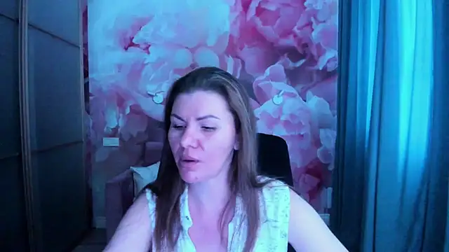 LunaKissesx live cam on StripChat