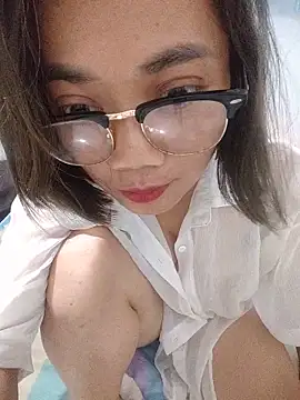 Lady-cum webcam
