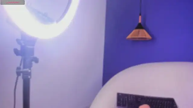 lunita_naughty (F teen) - fingering in pussy