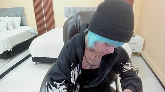 bela_craxkerr (F teen) - Naked Doggystyle on floor🙈